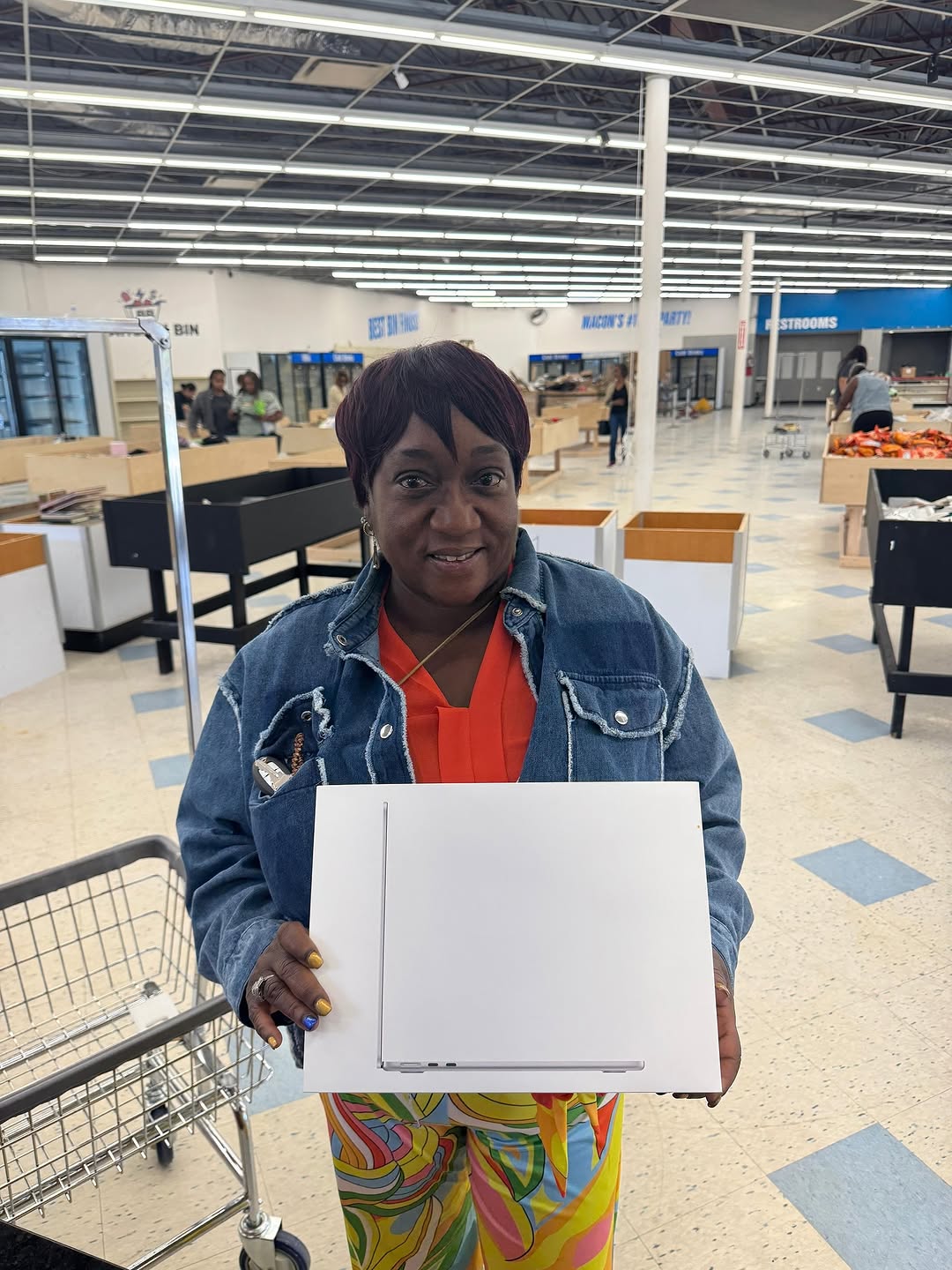 🎉 BIG WIN at Bargain Bin! One of our awesome customers just scored a MacBook Air straight from the bins! 💻🔥 You never know what treasures you’ll uncover — every dig could be your lucky find! 🛍️💰

#BargainBin #MacbookAir #LuckyFind #TreasureHunt #BinStoreFinds #BargainHunter #DealOfTheDay #MaconGA #ShopLocal #BargainShopping #CrazyDeals #YouNeverKnowWhatYoullFind