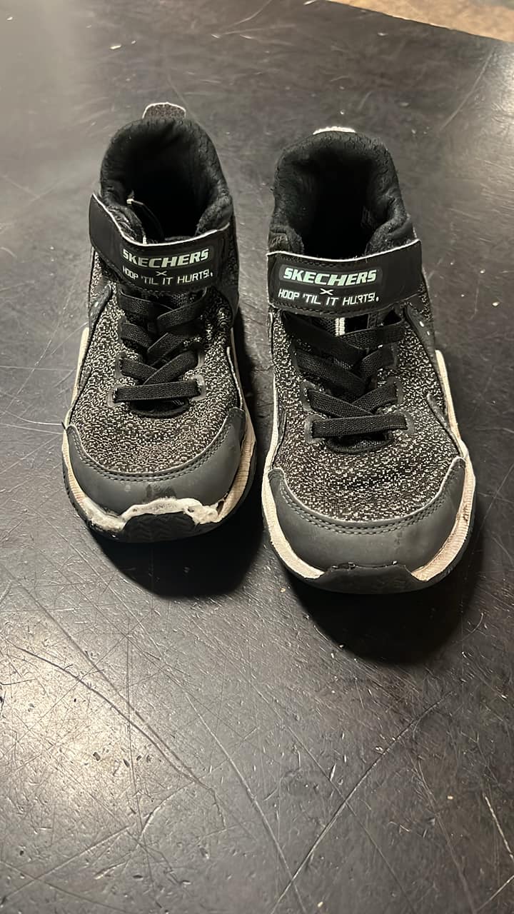 To the person who swapped shoes, it is not ok. We are giving you the opportunity to come in, pay and take back your shoes. Thank you.