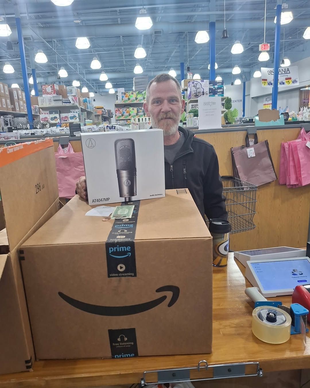 Wow!! 😄😄😄😄😄😄😄😄

The items being pulled from Mystery boxes is crazy! 

Customer just pulled a $900 mic from his box! 

That's crazy when he only paid $59.99 for the box! 

Don't forget we value guarantee the boxes you will get at least $59 worth of retail value in the box, or we will exchange it one time free. 

Available at all locations while supplies last! 

 #binmania #mysterybox