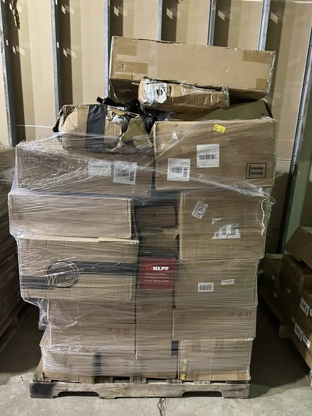 Pallets of miscellaneous car parts 200 dollars a pallet or make offer