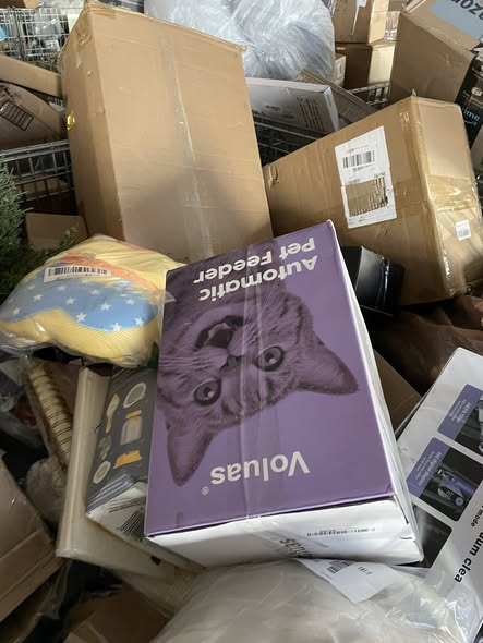 Our bins are stocked and ready for Friday! We are open 10am-5pm. What will you find for $1.99 per pound????😉