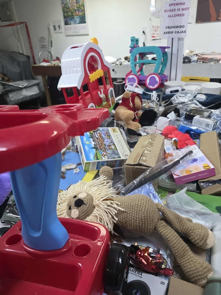 GREAT ITEMS   ON OUR $1 DAY !!!! 🤗🤗🥳
$ 1  BINS READY !!!! 
.
 TUESDAY    THE 07 TH   ,  BINS $1  !!!!!!! 🪙🪙

LOT OF ITEMS FOR OUR  TREASURE HUNTERS  !!!!! 🪙🪙

$1  DAY  APRIL    07  TH   !!!!!  😁😁..

ITEMS IN BINS ARE $ 1 !!!! 🪙🪙
CLOTHING BINS ARE $1 😁
PREMIUM ITEMS AVAILABLE !!!  💰

FRIDAY'S           $9  DAY        10 AM -  8 PM
SATURDAY'S     $9  DAY        10 AM  - 8 PM
SUNDAY'S         $7  DAY        10 AM -  6 PM
MONDAY'S       $5  DAY        10 AM -  8 PM
TUESDAY'S        $1  DAY        10 AM  - 8 PM
WEDNESDAY'S  $1  DAY        10 AM -  8 PM

3560 CYPRESS GARDENS RD WINTER HAVEN FL 33884
.

GRANDIOSOS ARTICULOS PARA  NUESTRO DIA DE A $1 !!!!!!   🤗🤗🥳
.
 $1 MESAS DE MERCANCIA LISTAS !!!!!

TENDREMOS MUCHA MERCANCIA PARA NUESTROS BUSCADORES DE OFERTAS 🤑🤑

NO TE PIERDAS NESTRO DIA DE A $1  MARTES
ABRIL 07  !!! 😁

MESAS DE MERCANCIA A $ 1   !!! 🪙🪙
ROPA $ 1 !!!!!🤗🤗
PRODUCTOS PREMIUM DISPONIBLES !!!💰

FRIDAY'S           $9  DAY        10 AM -  8 PM
SATURDAY'S     $9  DAY        10 AM  - 8 PM
SUNDAY'S         $7  DAY        10 AM -  6 PM
MONDAY'S       $5  DAY        10 AM -  8 PM
TUESDAY'S        $1  DAY        10 AM  - 8 PM
WEDNESDAY'S  $1  DAY        10 AM -  8 PM

3560 CYPRESS GARDENS RD WINTER HAVEN FL 33884