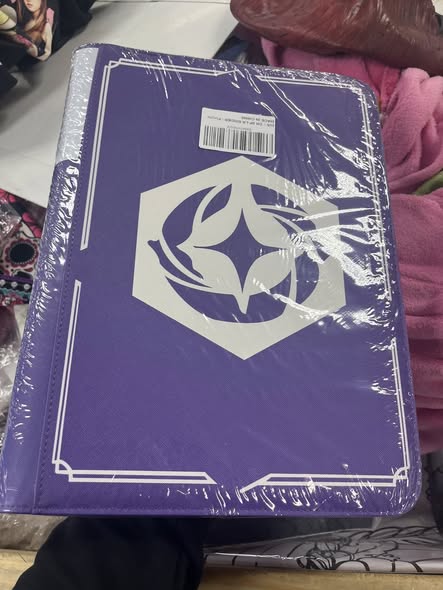 🚨 ATTENTION TREASURE HUNTERS 🚨
Your favorite Hendersonville Bin Store is OPEN today from 9AM – 8PM and the bins are READY for you to dig like raccoons in a snack factory 🦝📦😂
You never know what you’ll find…
👟 Shoes
🎧 Electronics
🧸 Toys
🍳 Kitchen gadgets you didn’t know you needed
…and that one random thing you definitely don’t need but somehow MUST have 🤷‍♂️
Bring your friends, bring your grandma, bring that one friend who loves a good deal 💸
⏰ Open 9AM – 8PM
📍 Hendersonville
Come dig through the bins and leave with treasures (and maybe a few “why did I buy this?” items) 🤣🛒